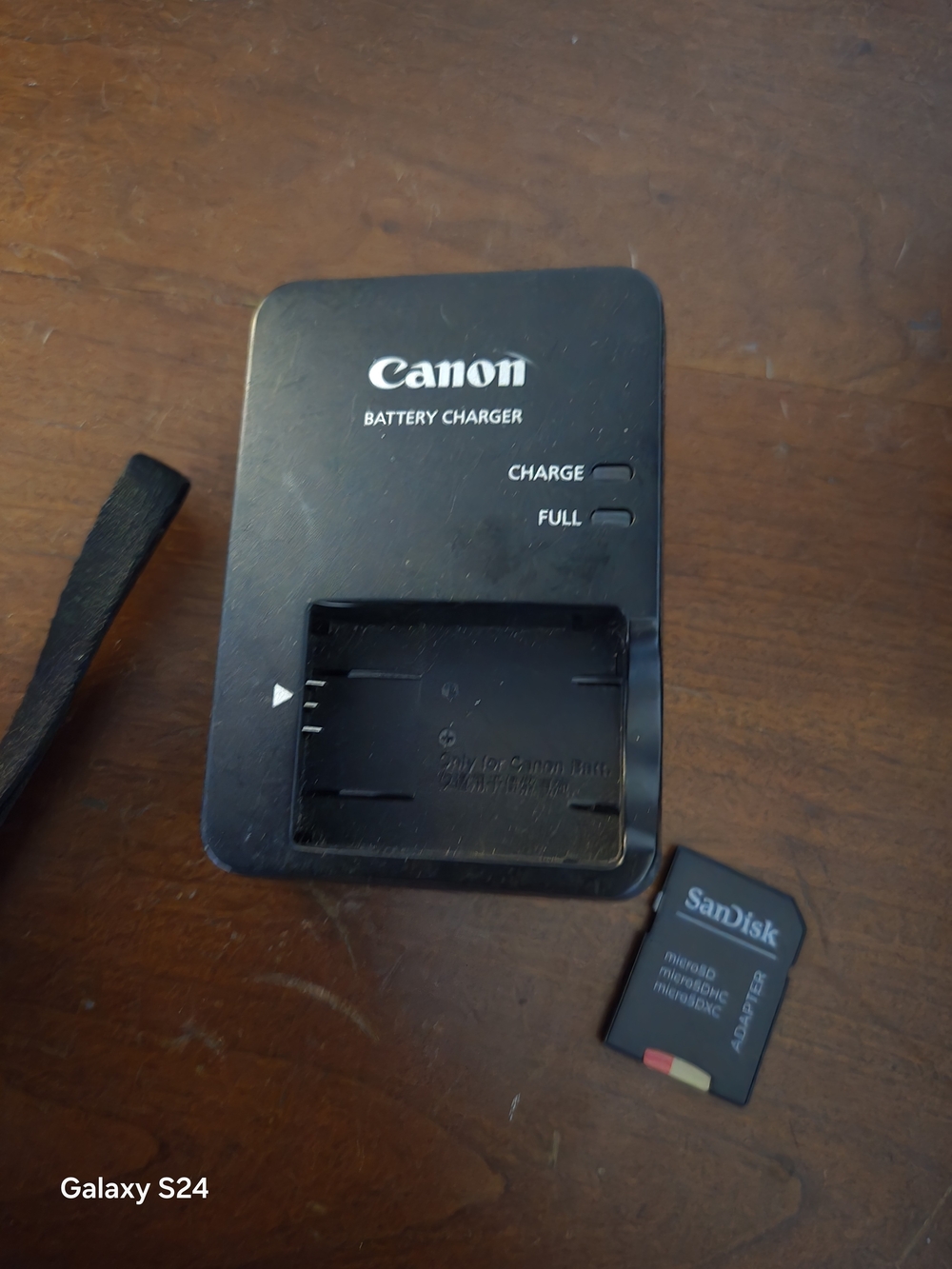 Canon PowerShot Compact Digital Camera in Black - Picture 4 of 10